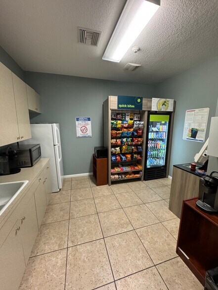More Photos Of 2146 Alternate 19 N, Palm Harbor Office For Sale