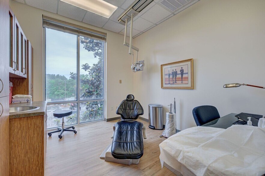 More Photos Of 1717 Shipyard Blvd, Wilmington Medical For Lease