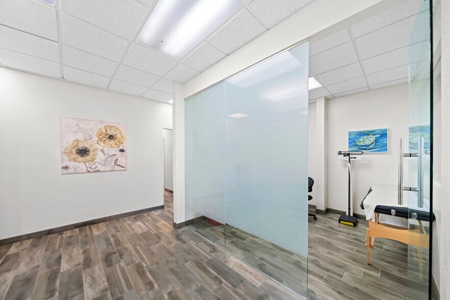 More Photos Of 13861 Plantation Rd, Fort Myers Office For Sale