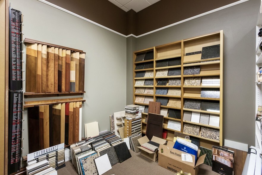 More Photos Of 801 62nd St, Marion Showroom For Sale