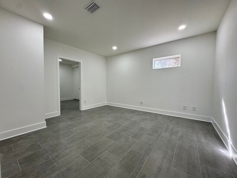 More Photos Of 557 W Plant St, Winter Garden Office For Sale