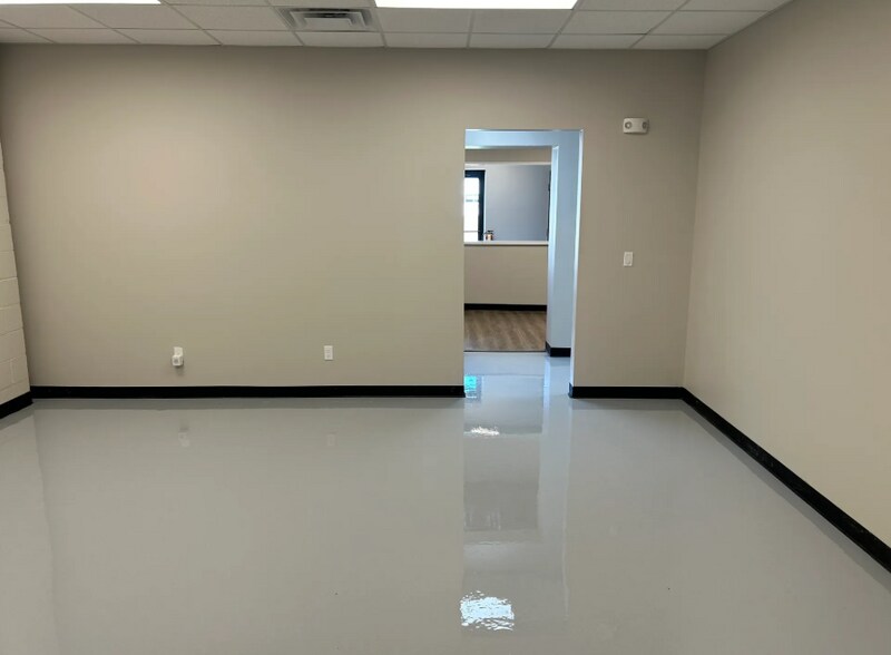 More Photos Of 450 S Glaspie St, Oxford Warehouse For Sale