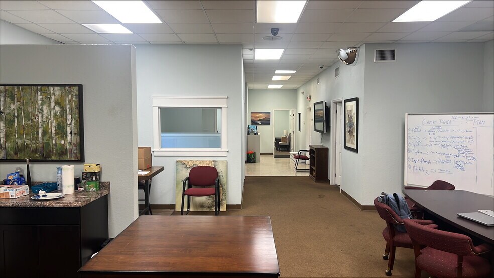 More Photos Of 3661 S Pine Ave, Ocala Flex For Lease