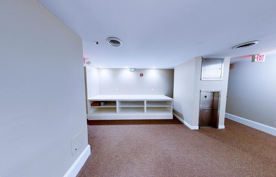 More Photos Of 315 Market St SE, Roanoke Storefront Retail Office For Lease