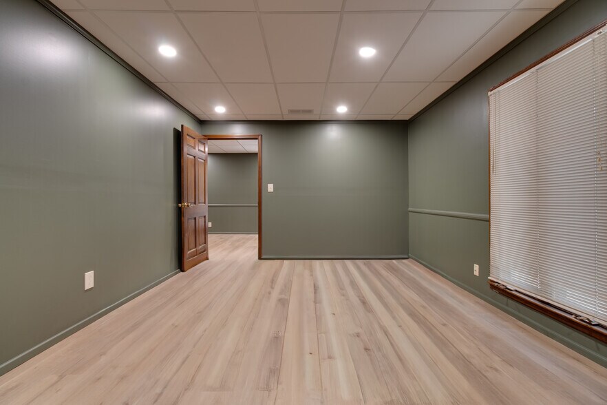 More Photos Of 601 Missouri St, Lawrence Office For Lease