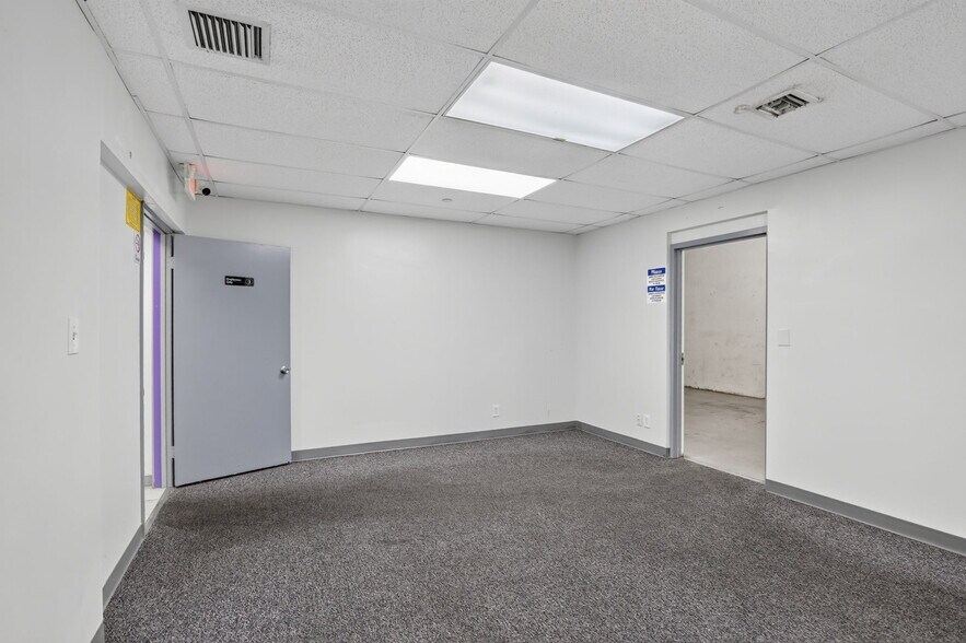 More Photos Of 2027 Sherman St, Hollywood Flex For Lease
