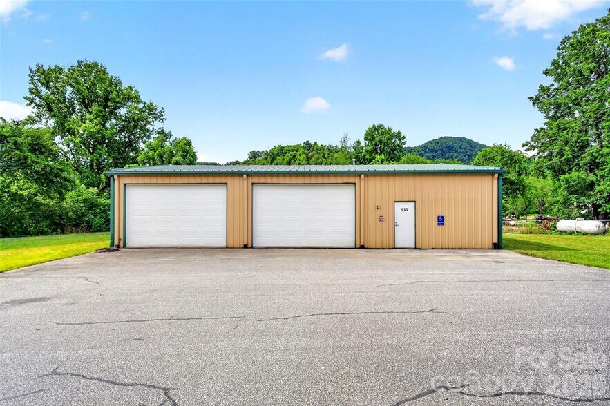 More Photos Of 533 Catawba River Rd, Old Fort Flex For Sale