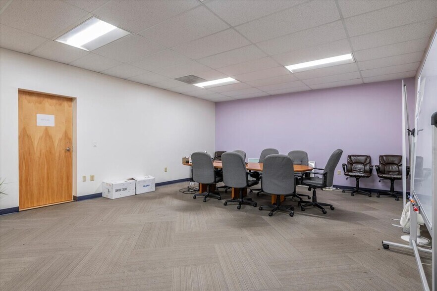 More Photos Of 1290 Reamwood Ave, Sunnyvale Research And Development For Lease