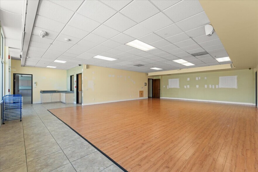 More Photos Of 991 Commercial St, Palo Alto Schools For Lease