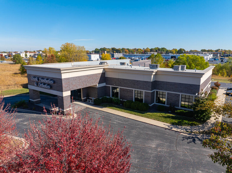 Primary Photo Of 3250 S Delaware Ave, Springfield Medical For Sale