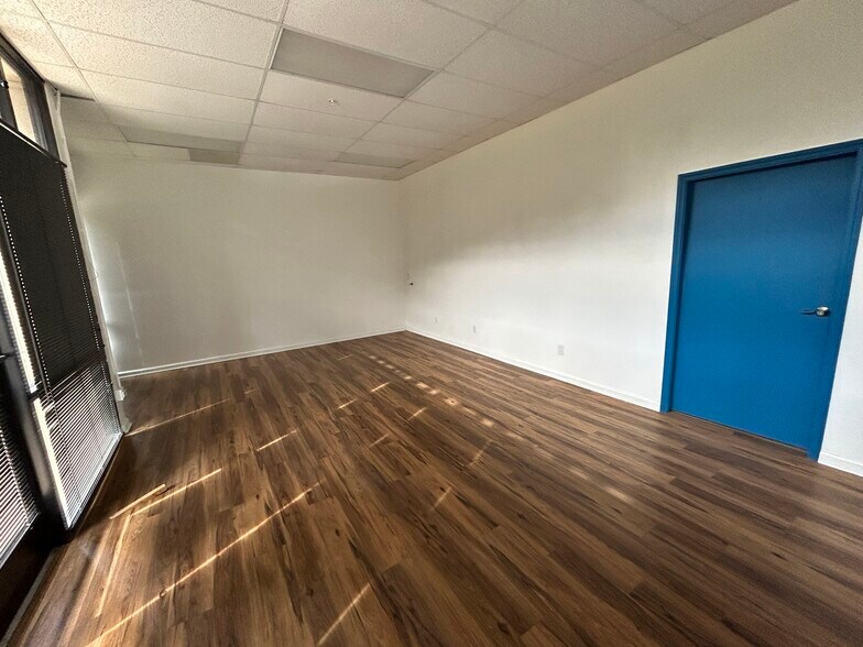 More Photos Of 4328-4330 Redwood Hwy, San Rafael Research And Development For Sale