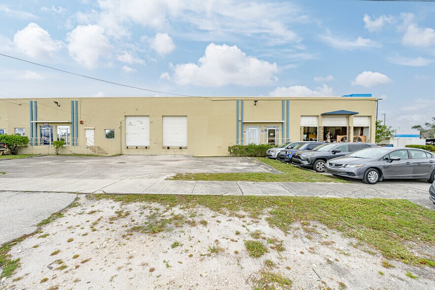 Primary Photo Of 4095 N 28th Way, Hollywood Warehouse For Lease