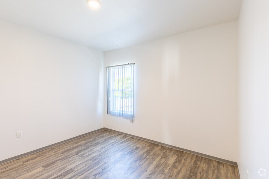 More Photos Of 18528 Chase St, Northridge Apartments For Sale