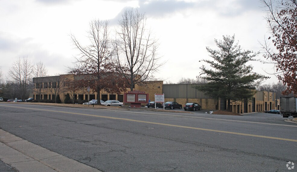 More Photos Of 13912-13933 Willard Rd, Chantilly Warehouse For Lease