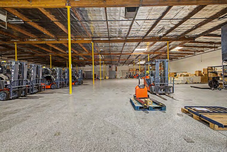 More Photos Of 230 N 48th Ave, Phoenix Manufacturing For Lease