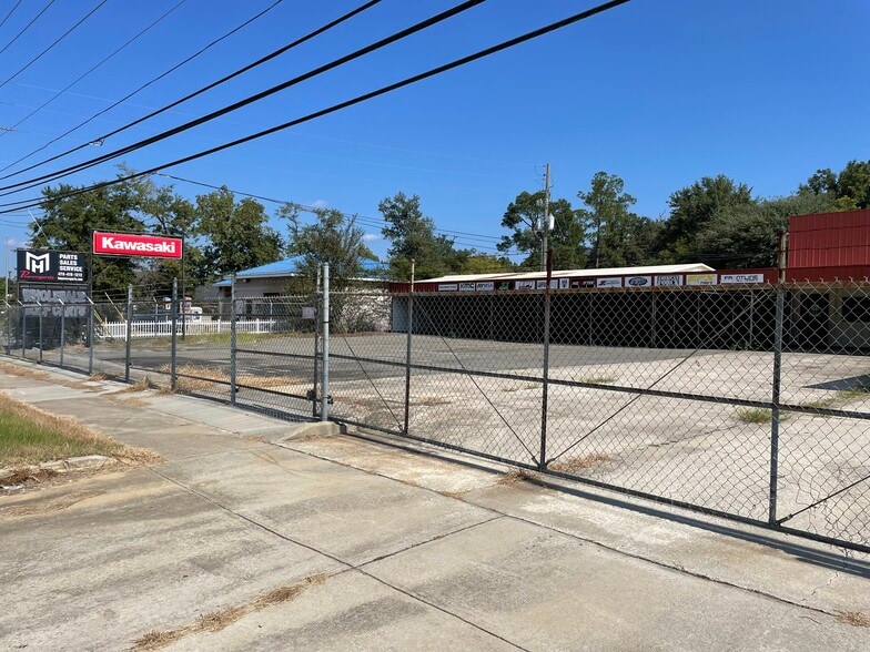 More Photos Of 433 S Main St, Swainsboro Showroom For Sale