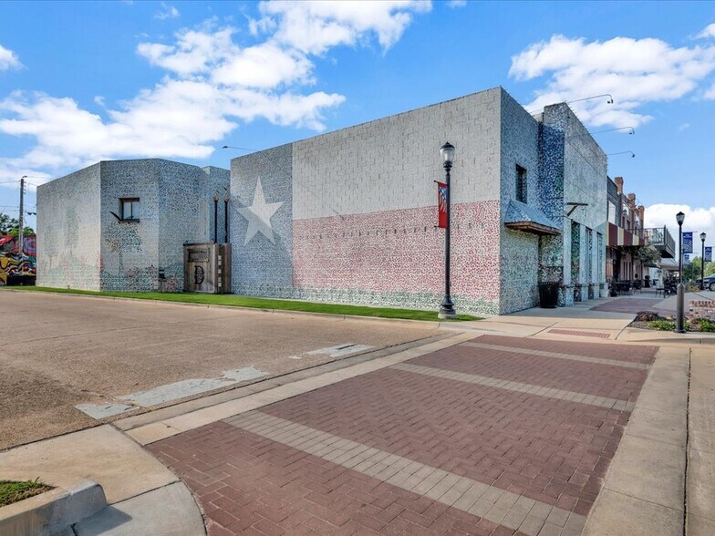 More Photos Of 132 Nacogdoches St, Center Storefront Retail Residential For Sale