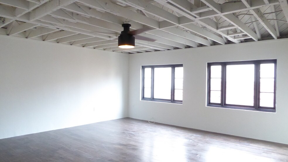 More Photos Of 451-461 E Main St, Ventura Storefront For Lease