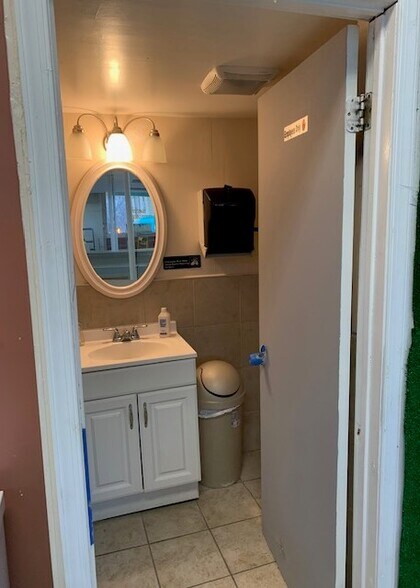 More Photos Of 129-133 Montgomery St, Bloomfield Storefront For Lease