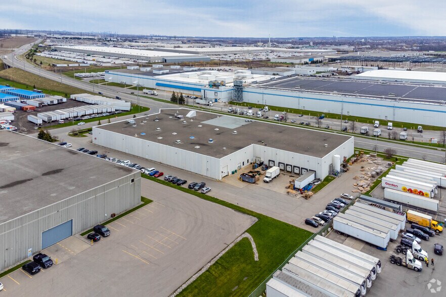 More Photos Of 8750 Holgate Cres, Milton Warehouse For Lease