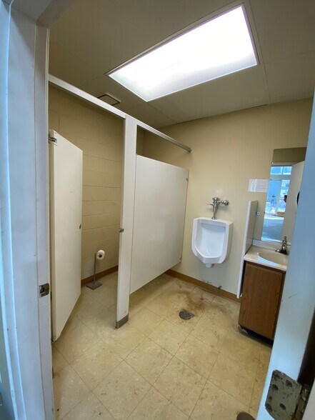 More Photos Of 12549 Holiday Dr, Alsip Warehouse For Lease