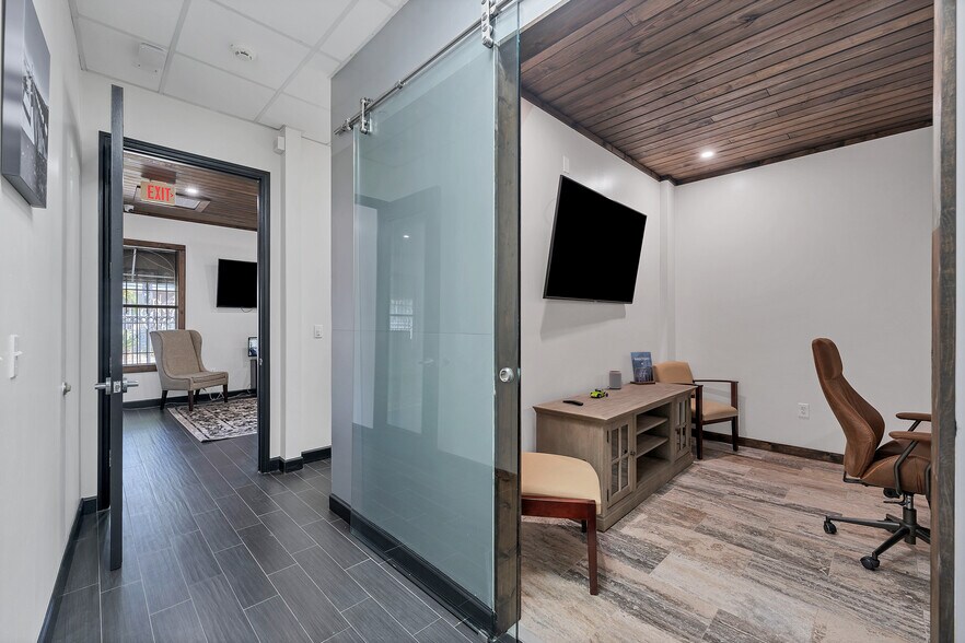 More Photos Of 1717 E 5th Ave, Tampa Warehouse For Sale