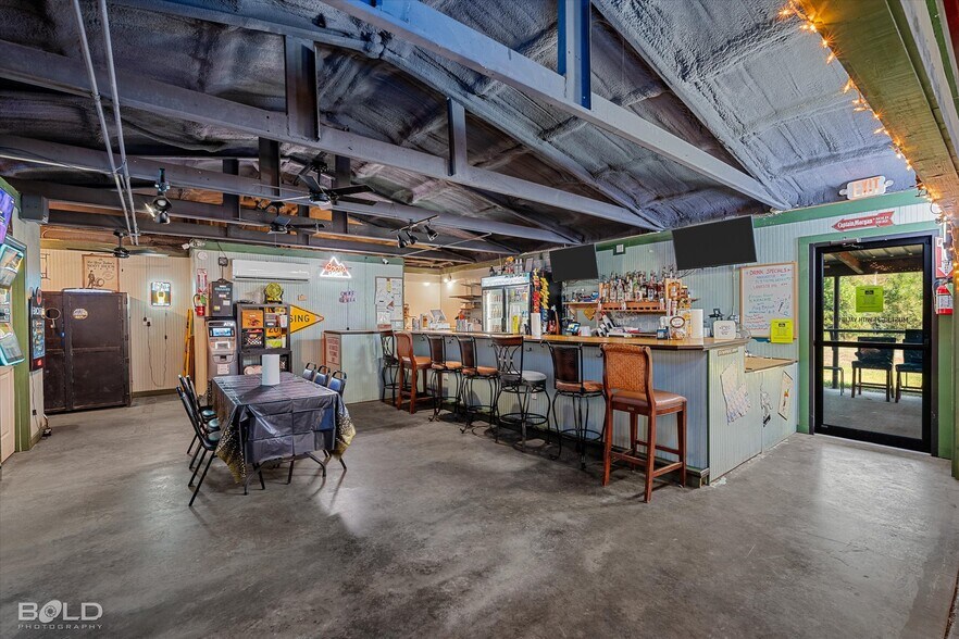 More Photos Of 7318 Ida State Line rd, Ida Bar For Sale
