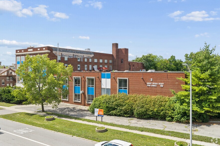 More Photos Of 131 University Dr, Pontiac Health Club For Sale