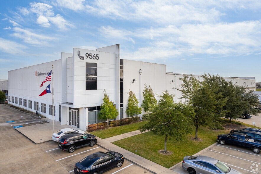 Primary Photo Of 9565 W Wingfoot Rd, Houston Distribution For Lease