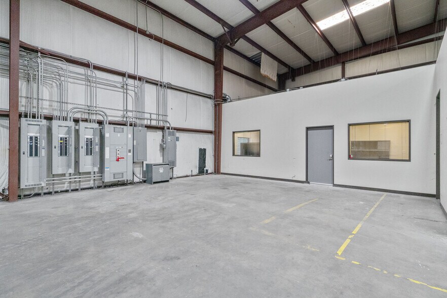 More Photos Of 5119 Hiltonview Rd, Houston Warehouse For Lease