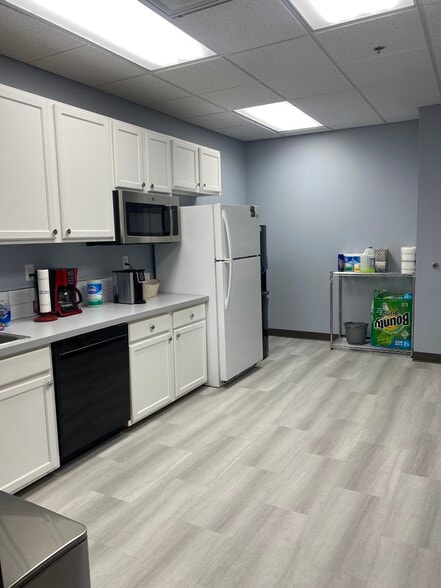 More Photos Of 408 S Eagle Rd, Eagle Coworking Space