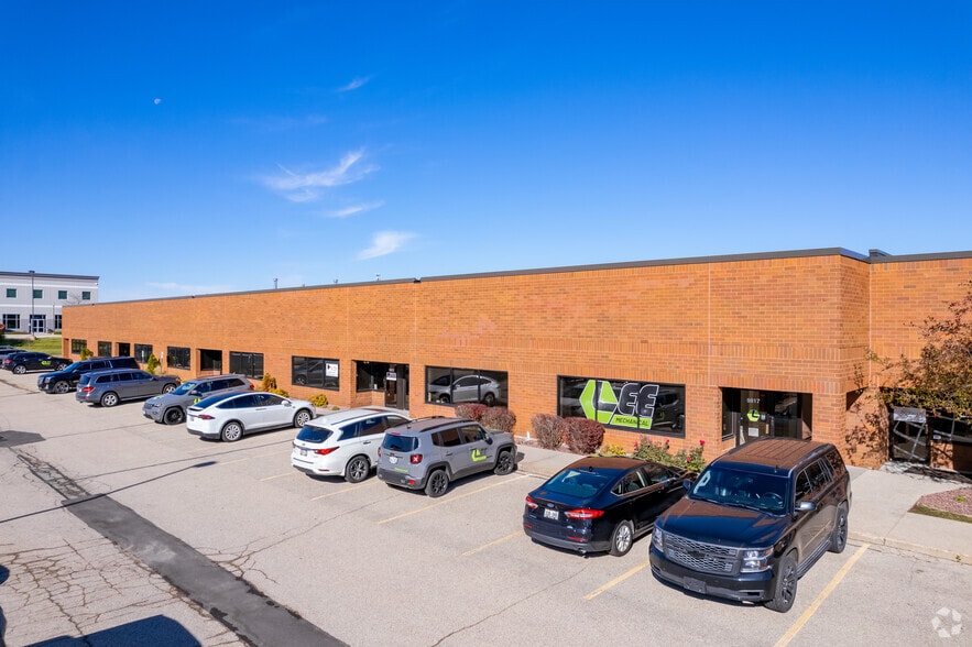 More Photos Of 9803-9835 S 13th St, Oak Creek Light Manufacturing For Lease