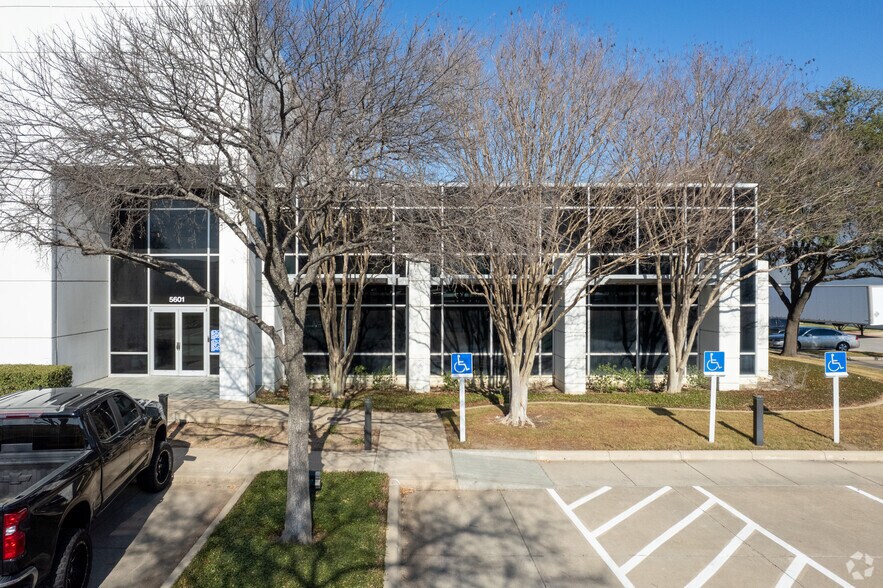 More Photos Of 5601 Alliance Gateway Fwy, Fort Worth Warehouse For Lease