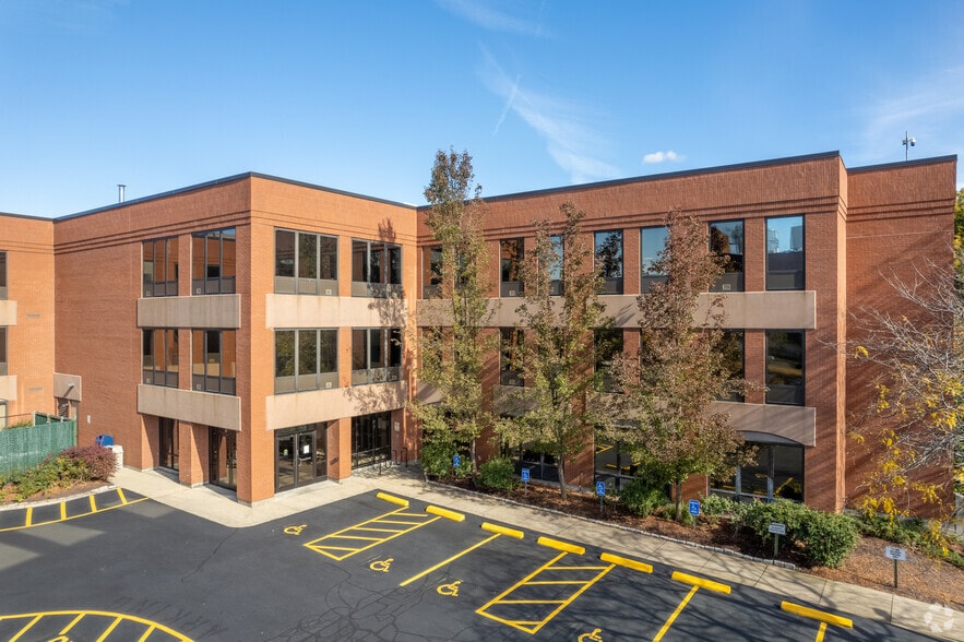 More Photos Of 10 Orms St, Providence Office For Lease