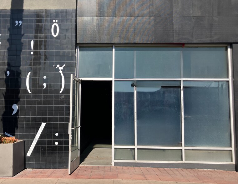 More Photos Of 250 N First St, Burbank Apartments For Lease