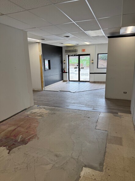 More Photos Of 127 E State St, Batavia Freestanding For Lease