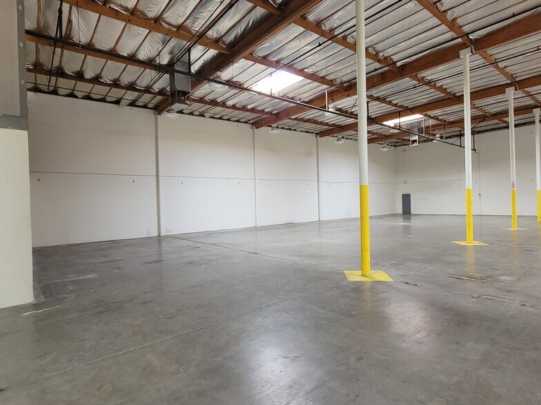 More Photos Of 3717 E Broadway Rd, Phoenix Warehouse For Lease