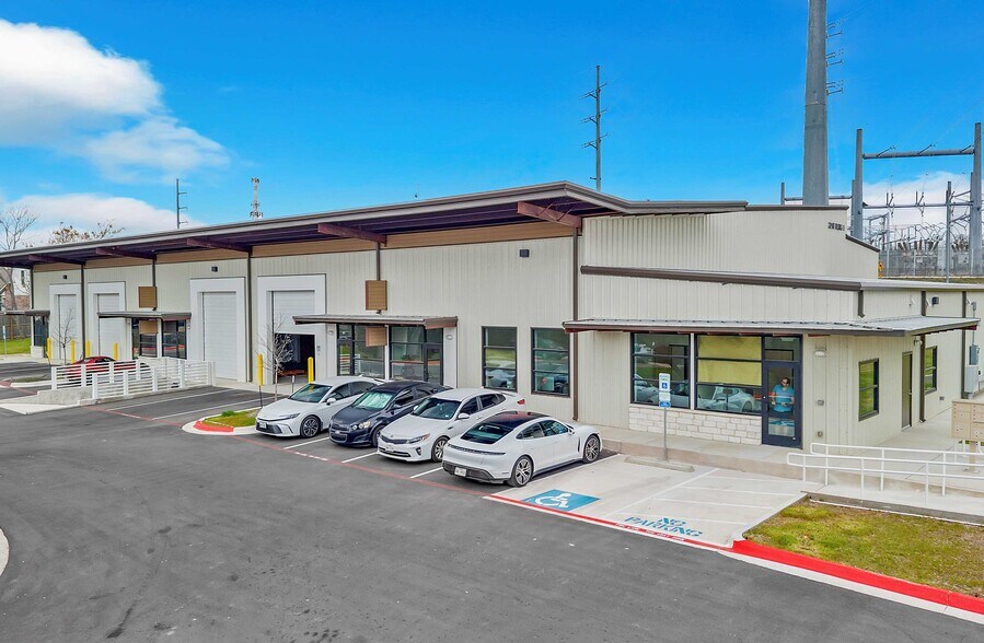 More Photos Of 2216 Avenue N, Austin Warehouse For Lease