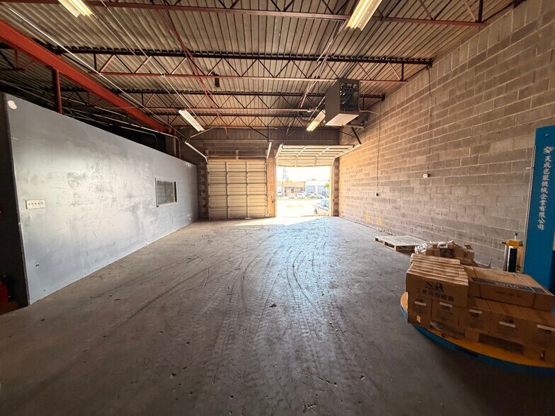 More Photos Of 2611 Irving Blvd, Dallas Distribution For Lease