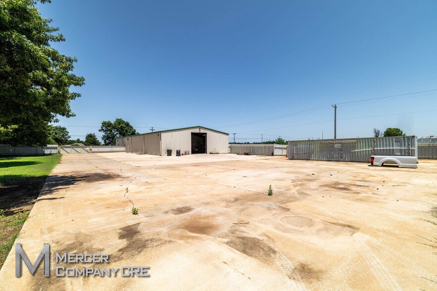 More Photos Of 10108 NW 10th St, Yukon Warehouse For Sale