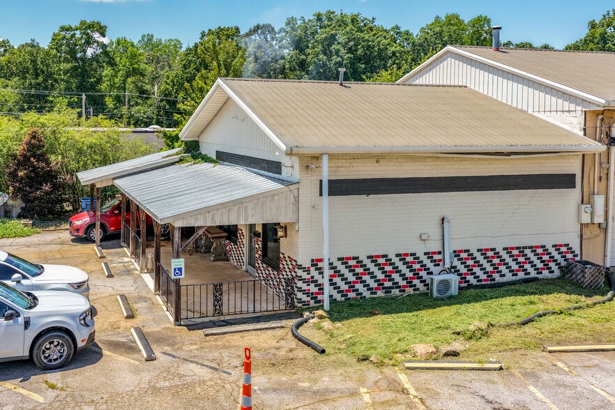 More Photos Of 1358 W Main St, Forest City Warehouse For Sale
