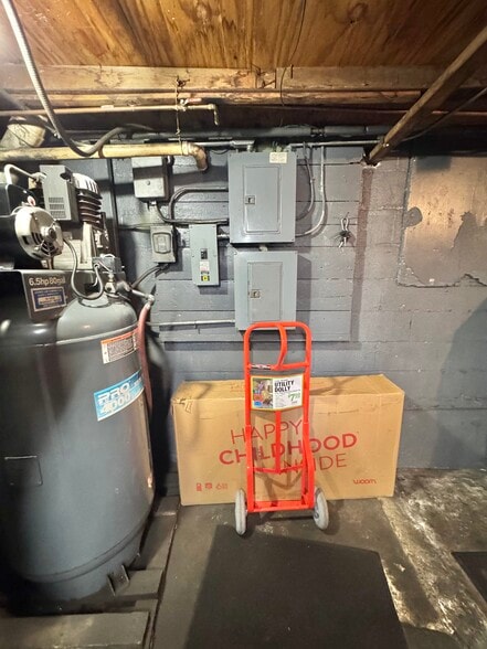 More Photos Of 973 Bergen St, Newark Auto Repair For Sale