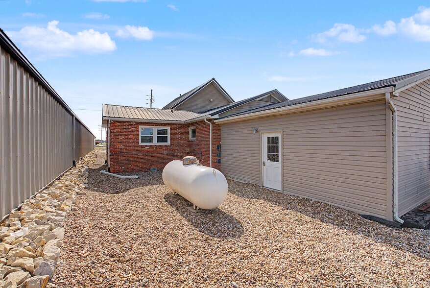 More Photos Of 2102 N Outer Dr, Dexter Office For Sale