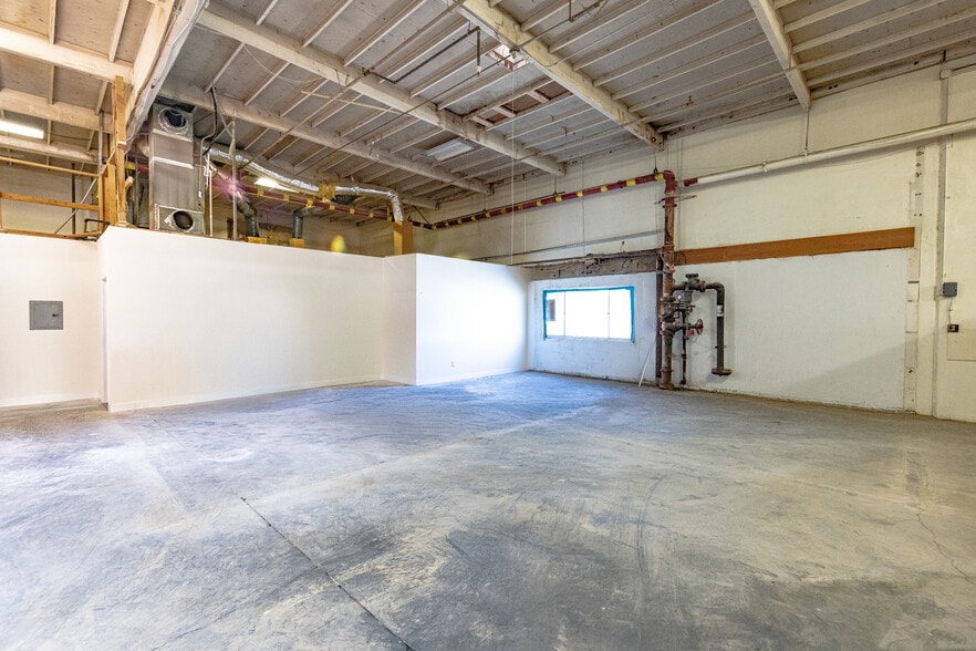 More Photos Of 7200-7240 Adams St & Texaco Ave, Paramount Warehouse For Sale