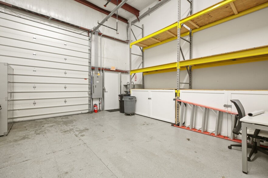 More Photos Of 3619 Richmond Hwy, Stafford Light Distribution For Sale