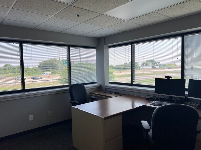 More Photos Of 4325 S Washburn St, Oshkosh Manufacturing For Lease