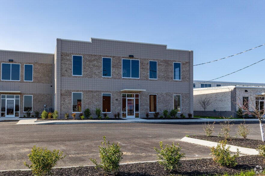 More Photos Of 100 Hartmann Commerce Dr N, Lebanon Warehouse For Lease