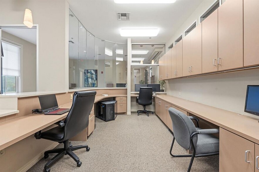 More Photos Of 5900 Southwest Pky, Austin Medical For Sale