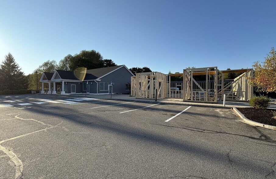 More Photos Of 91 County Rd, Scarborough General Retail For Lease