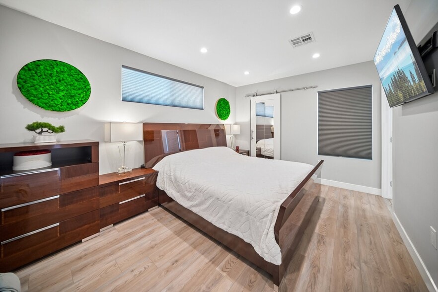 More Photos Of 8434 Oakdale Ave, Winnetka Multifamily For Sale